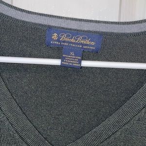 Mean’s Brooks Brothers V-Neck Sweater; Size: XL